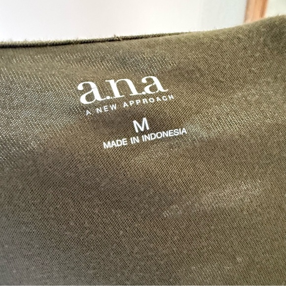 a.n.a. A new approach Green Ruffle Sleeveless off shoulder Top Size M casual - Picture 7 of 7